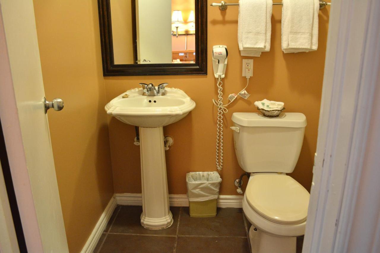 Bracebridge Inn Bagian luar foto